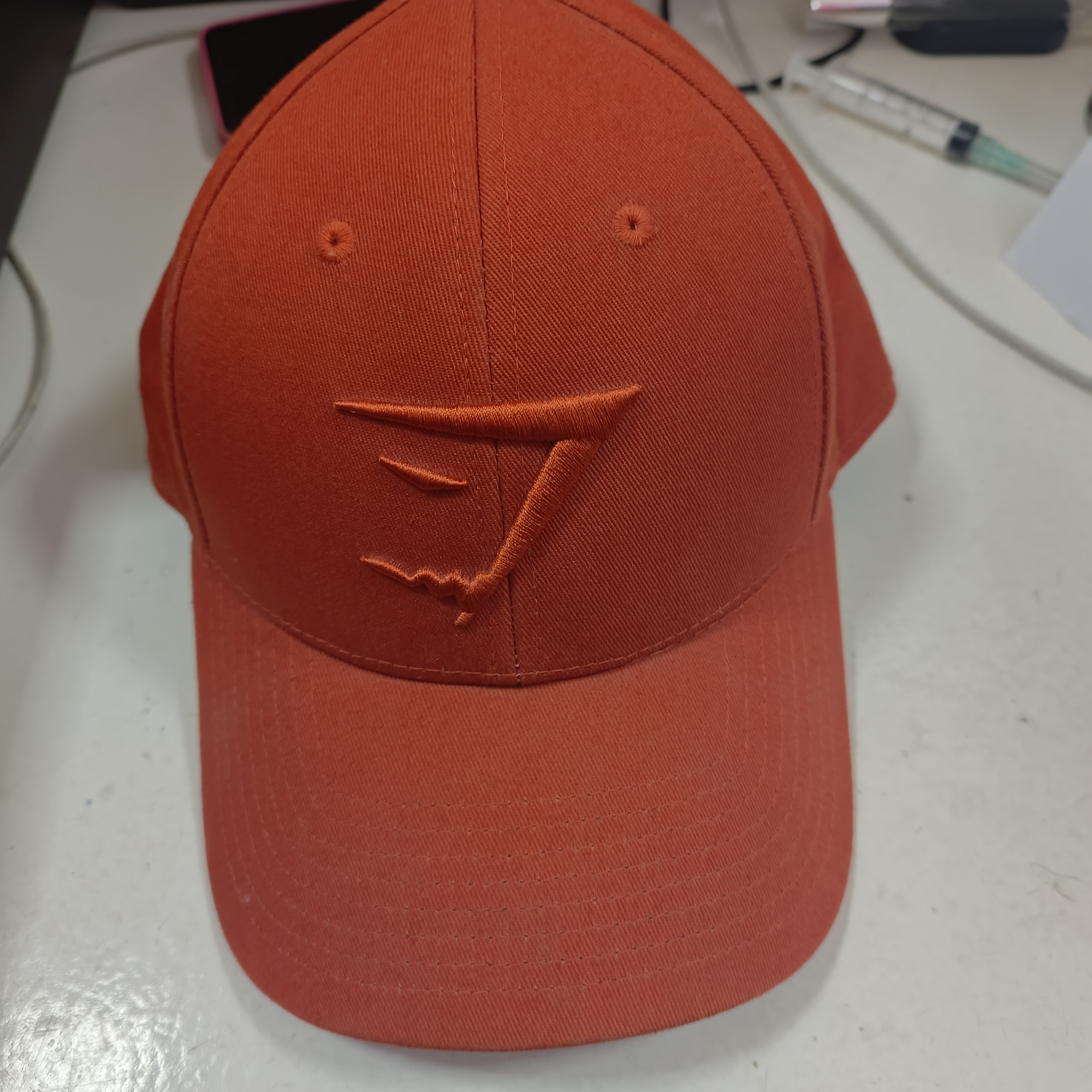 gorra gymshark color ladrillo