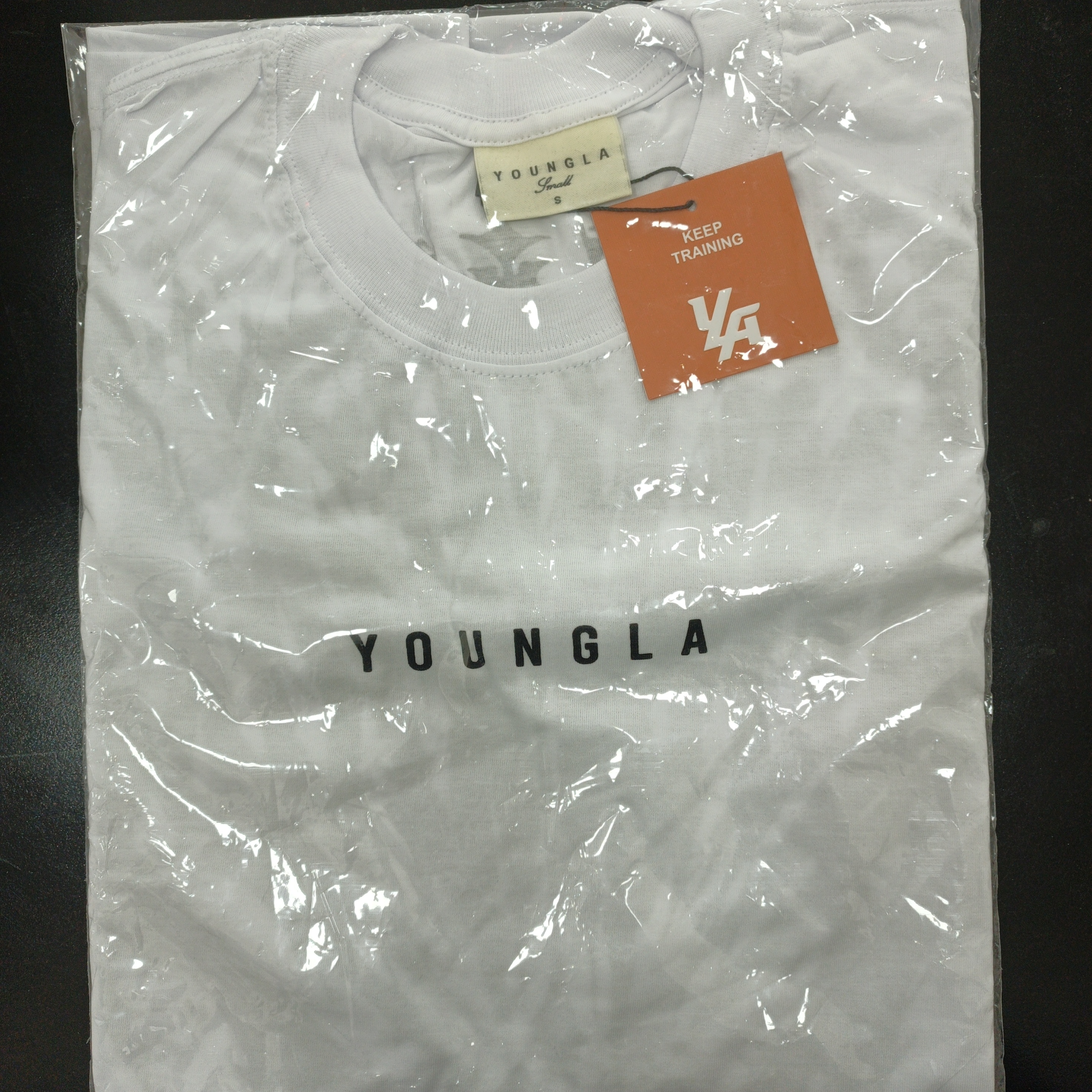 Polera Youngla color blanco 