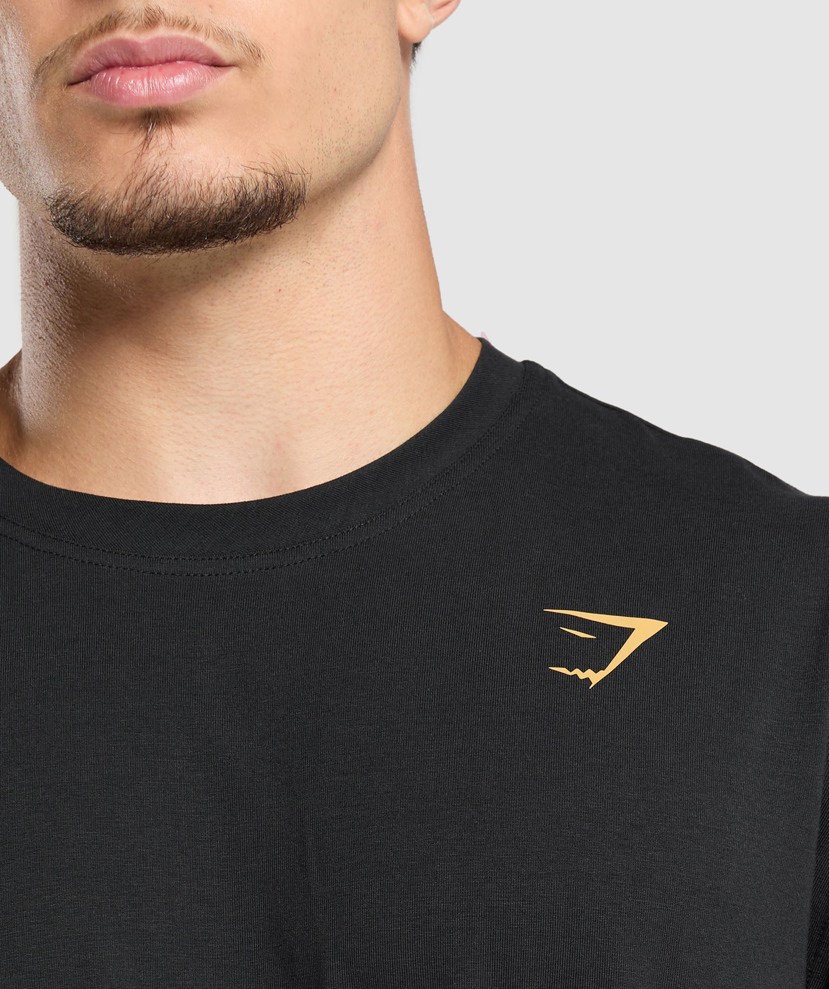 Polera Gymshark color negro/amarillo (izquierda)