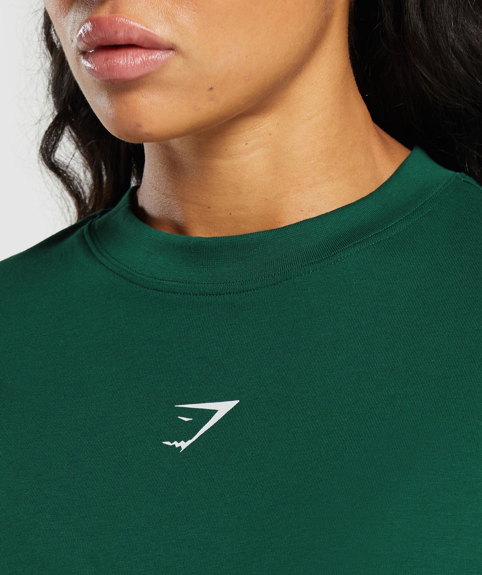 Polera Gymshark color verde oscuro (centro)