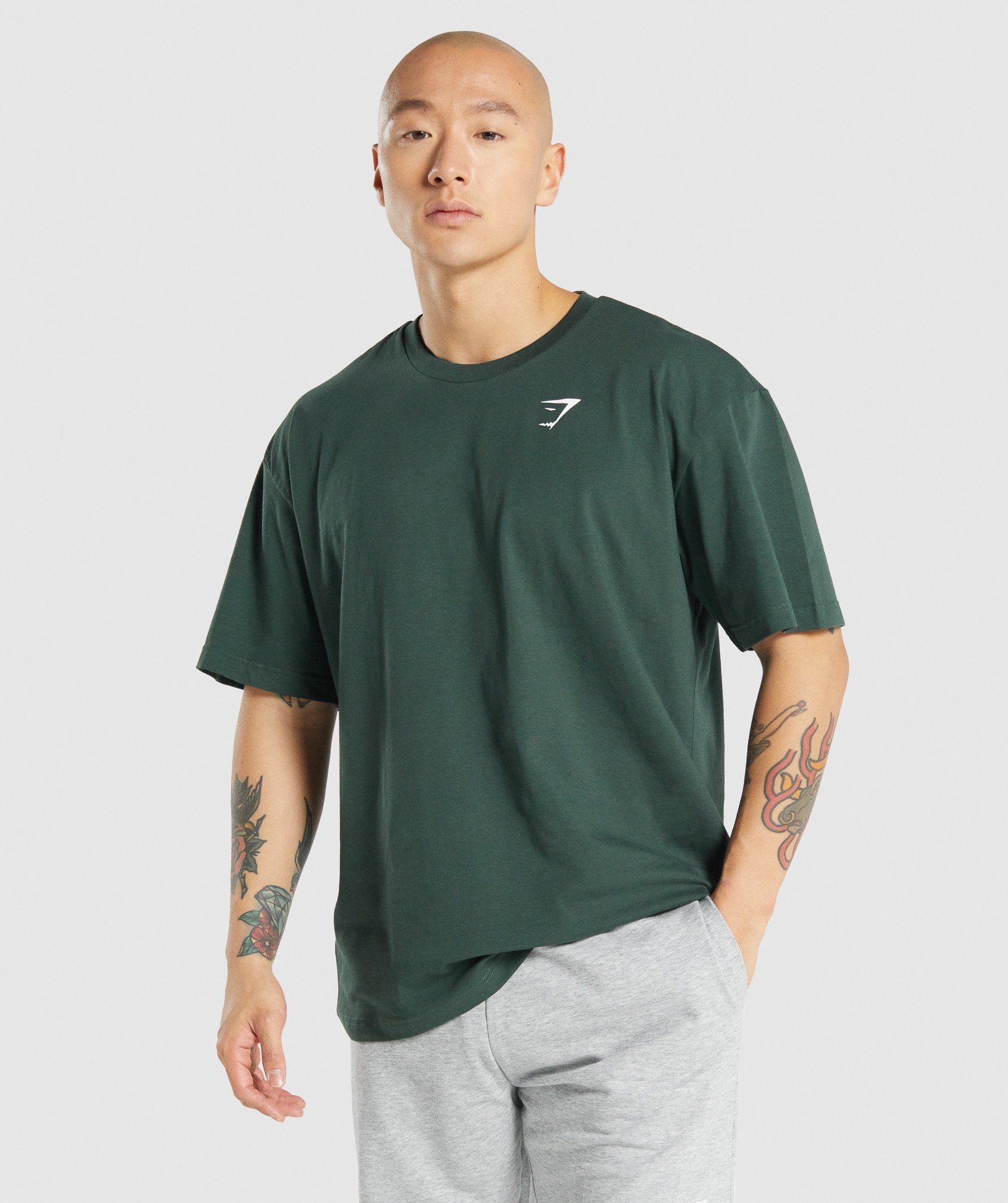 Polera Gymshark color verde oscuro (izquierdo)